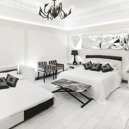 Famous Champs Elysees Париж