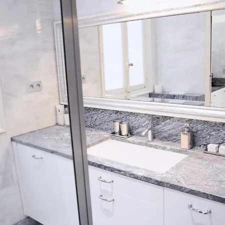 Апартаменты Famous Champs Elysees Париж