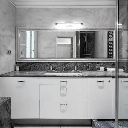 Famous Champs Elysees Апартаменты Париж